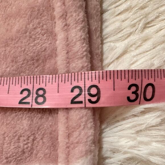 Cuddl Duds® Double Plush Reversible Wrap Pink - Picture 8 of 8